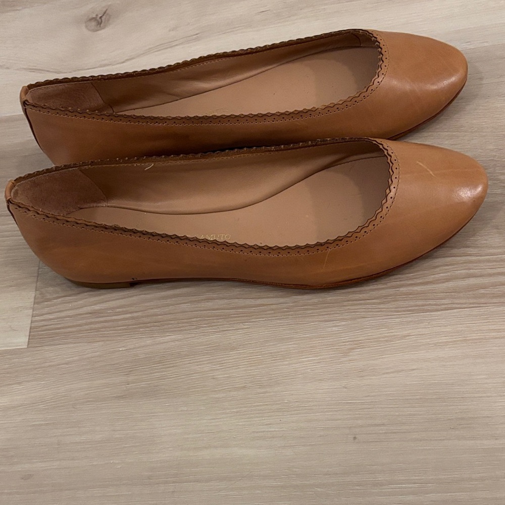 Vince Camuto Scalloped Flats Sz 8 NWOT